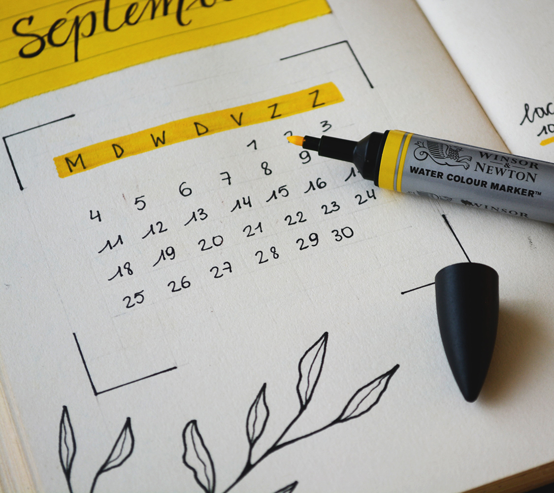 Fotografia di un planner con calendario