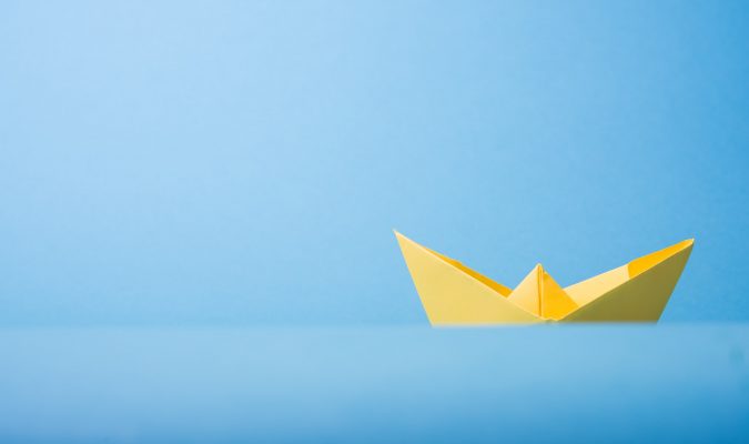 Fotografia di una barchetta origami