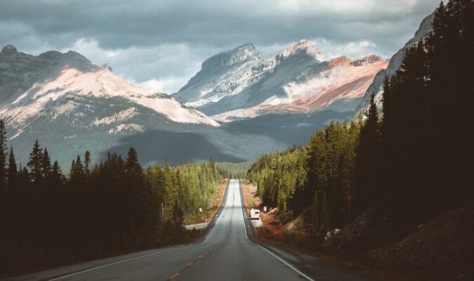 Fotografia di paesaggio canadese con montagne