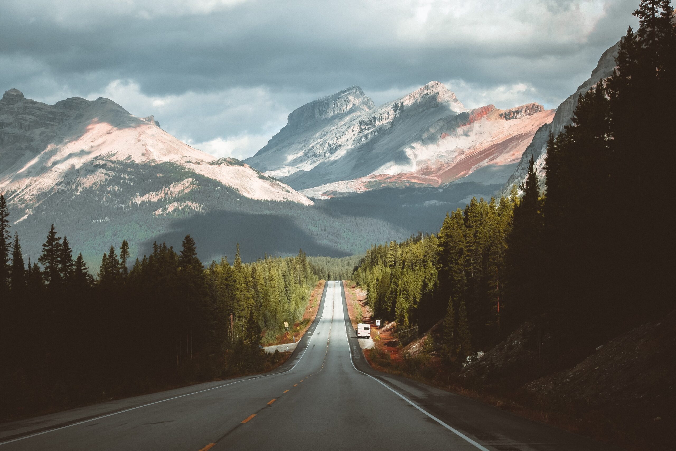 Fotografia di paesaggio canadese con montagne